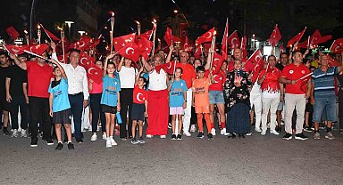 Kemer'de 30 Ağustos fener alayı coşkusu