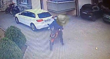 Kendi motosikleti gibi bindi, vitesi boşa atıp götürdü