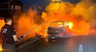 Keşan'da alev topuna dönen otomobil kullanılamaz hale geldi