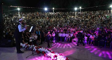 Kâhta Belediyesi'nin programında binlerce kişi aynı ilahide buluştu