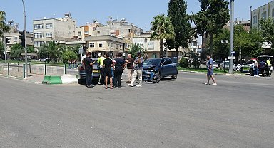 Kilis'te iki otomobil çarpıştı: 4 yaralı