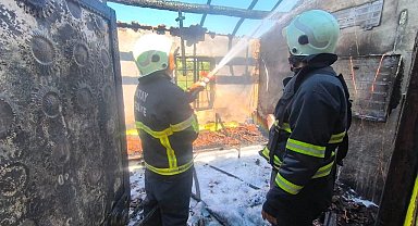 Kırıkhan'da yanan ev kullanılmaz hale geldi