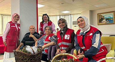 Kızılay'dan huzurevi sakinlerine fındık ikramı