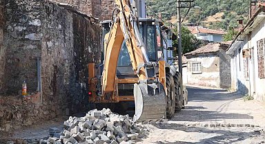 Koçarlı'da yol yenileme çalışmaları sürüyor