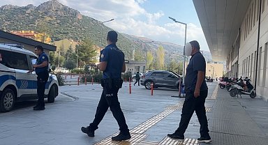 Komşular arasında araç park kavgası kanlı bitti: Baba oğul bıçaklandı