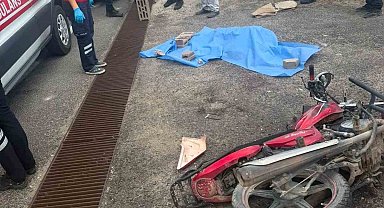 Kontrol çıkan motosiklet duvara çarptı