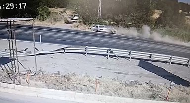 Kontrolden çıkan otomobil şarampole devrildi: 2 yaralı