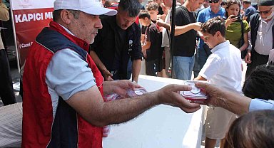 Konya'da hayır şartı gereğince vatandaşlara karpuz ikramı yapıldı