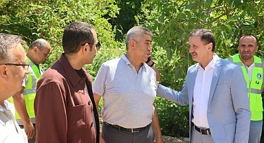 Köy yolundaki asfalt çalışmalarına yakın takip