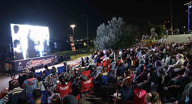 Küçükçekmece'de Açık Hava Sinema Günleri 'Neşeli Günler' ile başladı