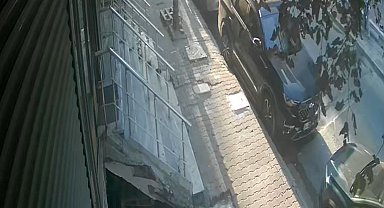 Küçükçekmece'de yolun karşısına geçen 5 yaşındaki çocuğa motosiklet çarptı
