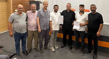 Kula'da Başkan Dönmez'in talimatıyla belediye salonu açılmayınca, komisyonlar dışarıda kaldı