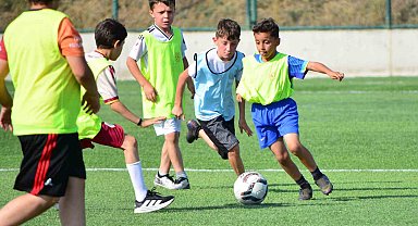 Kur'an kurslarında eğitim gören çocuklar futbol turnuvasında ter döktü