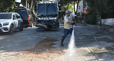 Kuşadası Belediyesi'nden yaz sezonunda yoğun temizlik mesaisi