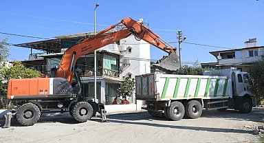 Kuşadası'nda 12 bin metrekarelik yeni yol çalışması başladı