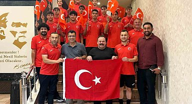 Kütahyalı Müdür, Avrupa'daki milli kafilenin başında