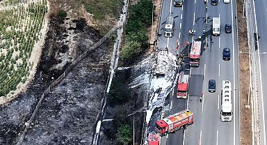 Kuzey Marmara Otoyolu'nda lastik yüklü tırda çıkan yangın tarım arazisine sıçradı