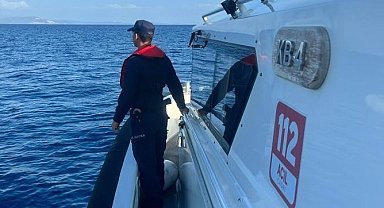 Lastik botta sürükleniyordu, sahil güvenlik kurtardı