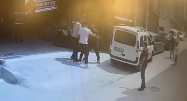 Mahalle savaş alanına döndü: Akraba kavgasında 1 kişi bıçaklandı, 6 kişi yaralandı