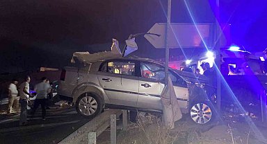 Malatya'da refüje çarpan otomobilin sürücüsü hayatını kaybetti