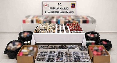 Manavgat'ta 4 milyon 350 bin liralık gümrük kaçağı ürün ele geçirildi