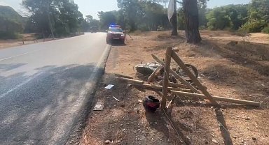 Manavgat'ta motosiklet tel çitlere çarptı: 2 yaralı