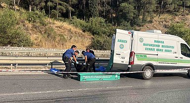 Manisa'da motosiklet bariyerlere çarptı, sürücü hayatını kaybetti