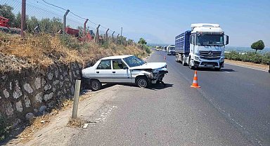 Manisa'da tır ile otomobil çarpıştı: 2 yaralı