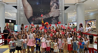 Mardian Mall'da 30 Ağustos Zafer Bayramı coşkusu çocuklarla birlikte yaşandı