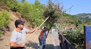 Marmaris'te yangın riskine karşı kapsamlı temizlik
