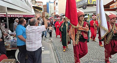Mehteran takımını gören adam adeta çocuklar gibi sevindi