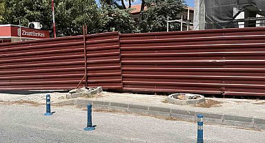 Menteşe'de riskli ağaçlar için kesim ve budama çalışması