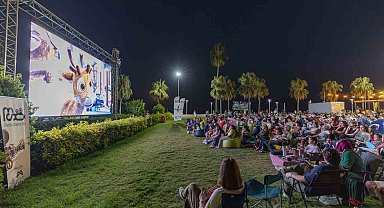 Mersin'de çocuklar açık hava sinemasında buluştu