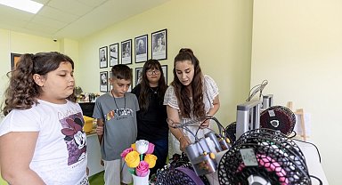 Mersin'de çocuklar Rubik Küp çözen robot geliştirdi