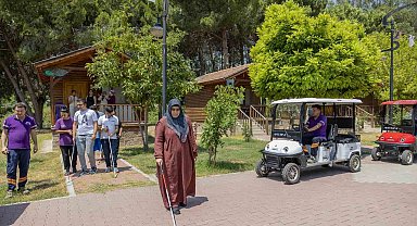 Mersin'de görme engelliler doğayla iç içe keyifli bir gün geçirdi