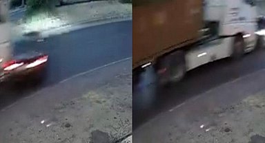 Mersin'de tırın çarptığı araç metrelerce sürüklendi