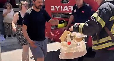 Mersin'de yangında mahsur kalan cennet papağanını itfaiye kurtardı