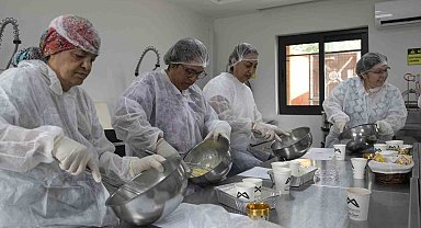 Mersin'in tescilli kan portakalı mutfak atölyesinde işlendi