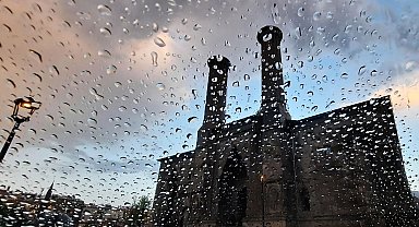 Meteorolojiden 2 ile "Sarı" kodlu uyarı: Kuvvetli sağanak ve dolu bekleniyor