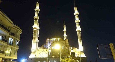 Mevlid Kandili'nde Abdülhamid Han Camii doldu taştı