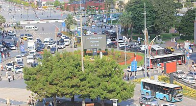 Meydanda trafik yoğunluğu