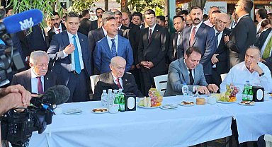 MHP Lideri Bahçeli, Ahlat'ta partililer ve vatandaşlarla buluştu