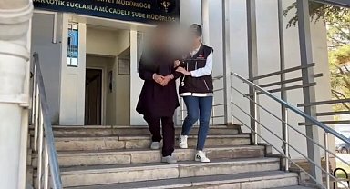 Mide ve bağırsaklarından yarım kilo uyuşturucu çıktı