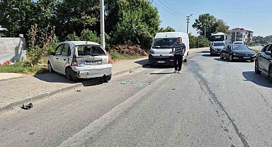 Minibüsle otomobilin karıştığı kazada otomobil yoldan çıktı: 1 yaralı