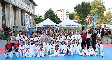 Minik Tekvandocular Kütahya'da dostluk için mücadele etti