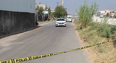 Motosikletli şüpheliler, seyir halindeki otomobile kurşun yağdırdı: 1 yaralı