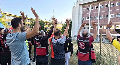 Motosikletlilerden onkoloji servisindeki çocuklara sürpriz