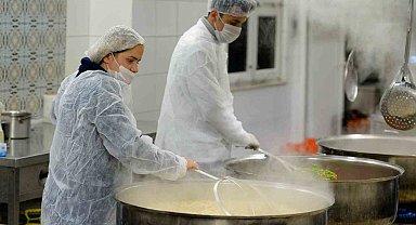 Muratpaşa'da ihtiyaç sahiplerine her gün sıcak yemek