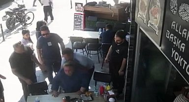 Nefes borusuna ekmek parçası kaçan kadını, polis Heimlich manevrasıyla kurtardı