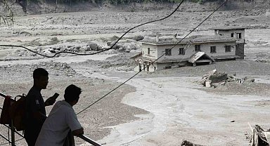 Nepal'de sel felaketi: 8 ölü